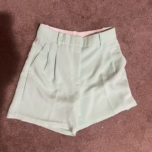 Aritzia Wilfred the effortless 3” Short in SUBTLE MINT in SIZE 6